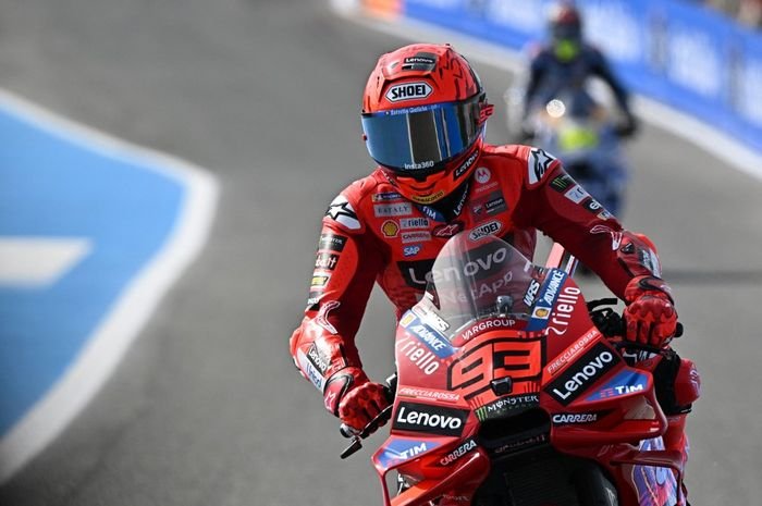 Hasil Practice MotoGP Spanyol 2025 – Marc Marquez Dipecundangi Francesco Bagnaia dan Adik Sendiri yang Berlutut Kesakitan Usai Bikin Pagar Pembatas Jebol