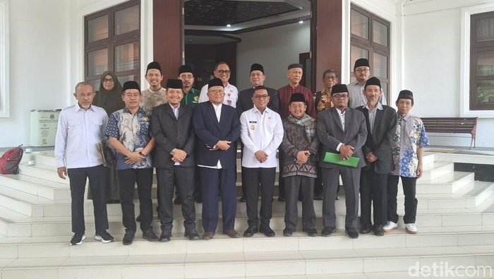 Gubernur Andra Soni Buka Peluang Pesantren di Banten Gratis