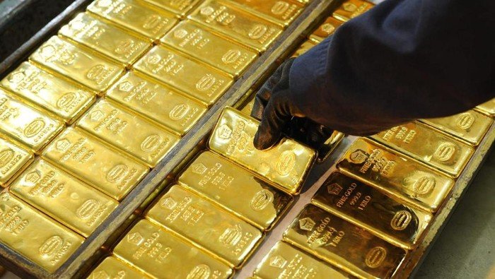 Pecah Rekor Tertinggi! Harga Emas Tembus Rp 1.836.000/Gram