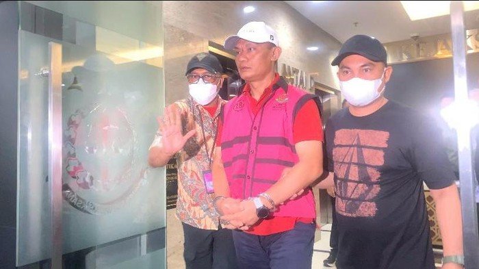 Penampakan Ketua PN Jaksel Tersangka Suap Vonis Lepas Ditahan Kejagung