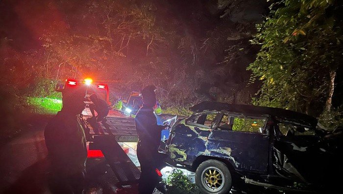 Mobil Isi Sekeluarga Masuk Jurang di Langkat Sumut, 3 Orang Tewas